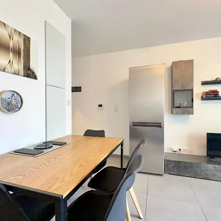 公寓 Charming 2 300m Walk From Du Bourget!