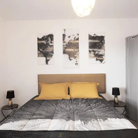 Charming 2 300m Walk From Du Bourget! Apartment